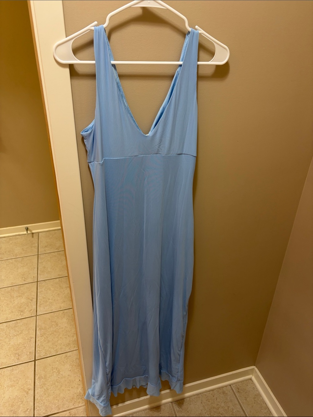 Light Blue V-Neck Sleeveless Maxi Dress (NEW WITH TAGS) - Picture 3 of 3